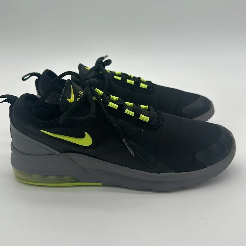 Nike Air Max Motion 2 GS Sneakers Youth Size 7 Black Volt Gray AQ2741–011